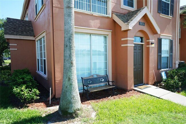 Foto del edificio - 9850 Lake Chase Island Way