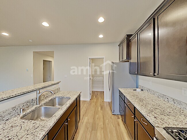 Foto del edificio - 2741 Link Ave
