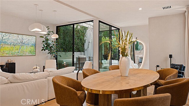 Foto del edificio - 8840 Ashcroft Ave