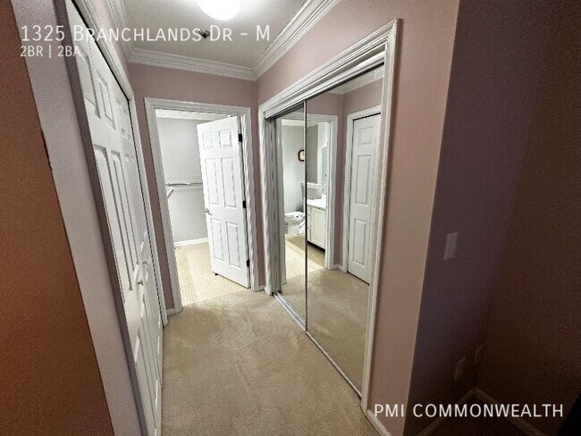 Foto del edificio - 1325 Branchlands Dr