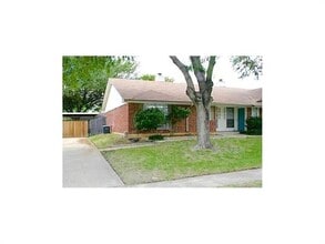 Building Photo - 2921 Clover Ln