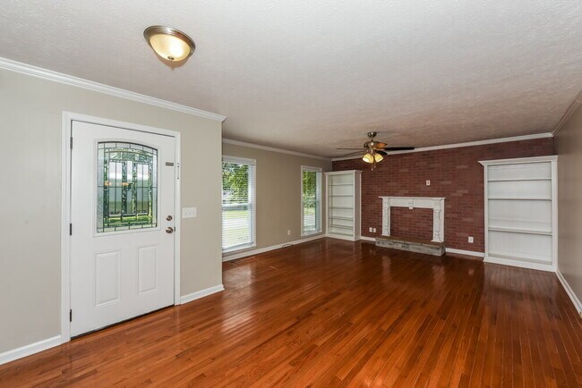 Foto del edificio - 2121 Ravenwood Dr
