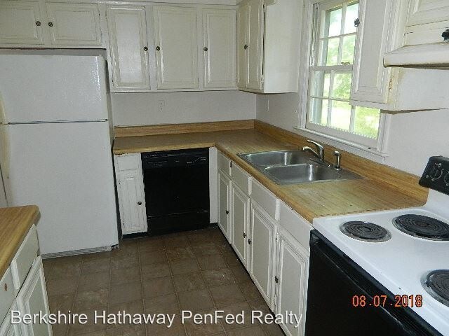 Building Photo - 3 br, 1.5 bath House - 5225 Hallmark Drive