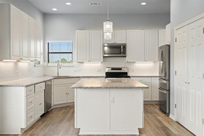 Building Photo - 1024 Daviot Dr