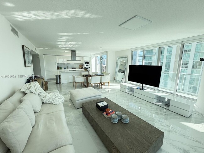 Foto del edificio - 330 Sunny Isles Blvd