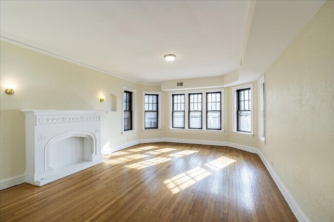 Building Photo - 8754 S Harper Ave