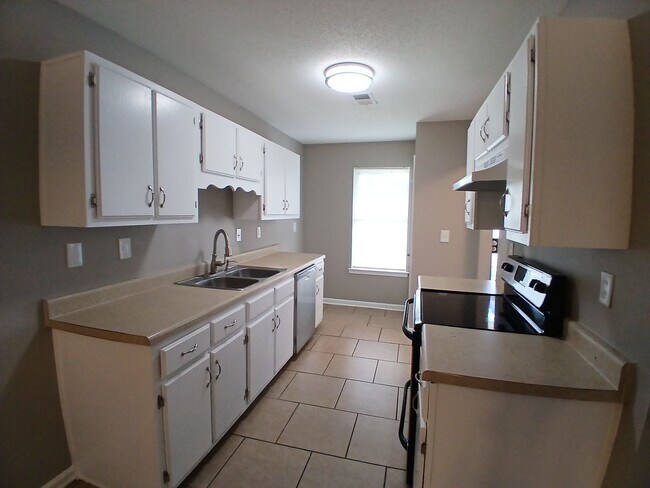 Foto del edificio - Charming 3 bedroom 2 bath home in Raleigh ...