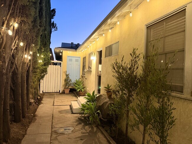 Foto del edificio - 124 N Beachwood Dr