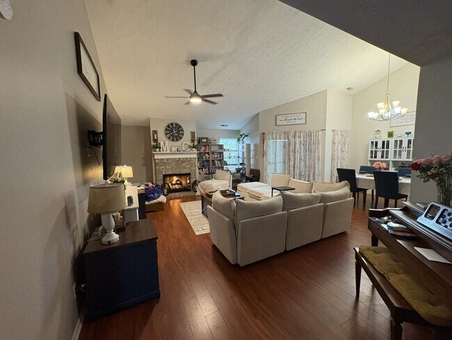 Foto del edificio - 3044 Village Park N Dr