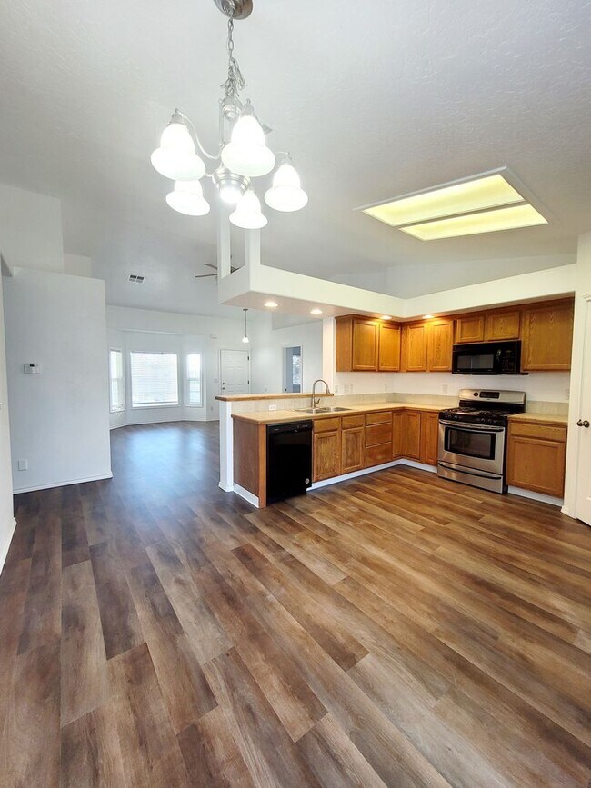 Foto del edificio - Newly upgraded 4 bedroom