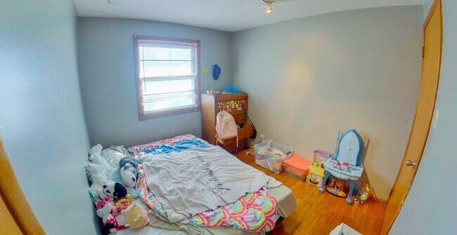 Building Photo - Great Location! 2 Blocks to Campus + Pet-F...