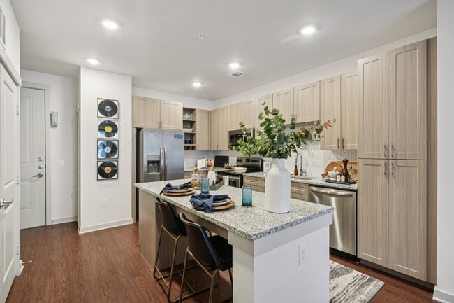 Building Photo - Montage Southside