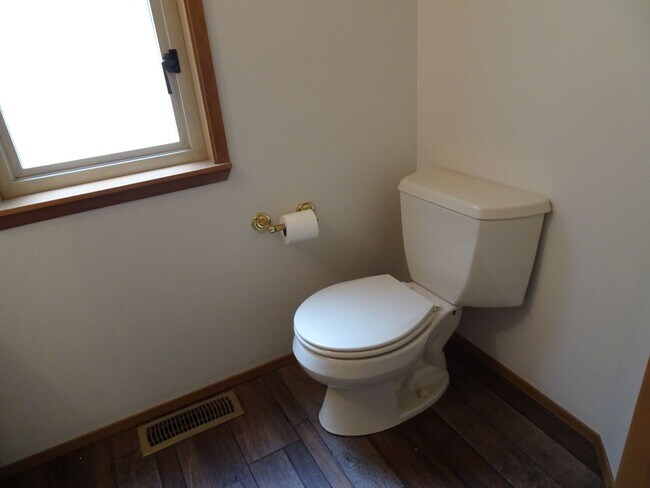Building Photo - Charming 2-Bedroom Condo in the Heart of R...