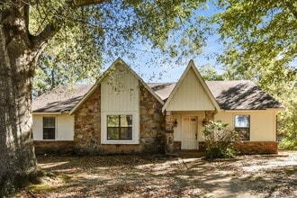 Building Photo - 928 Pheasant Hollow Dr