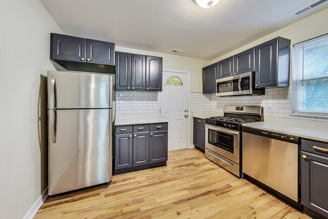 Foto del edificio - 2323 N Cambridge Ave