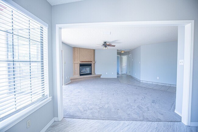 Foto del edificio - Beautiful 4 bedroom 2.5 bathroom