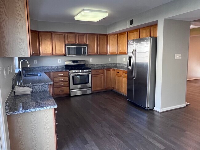Kitchen - 125 Fountain Green Ln