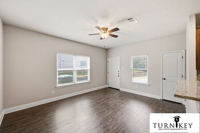 Building Photo - Fabulous 3BR/2BA Duplex | 9' Ceilings | Granite Kitchen | Private Fenced Yard!