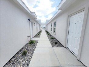 Building Photo - 12 Las Vistas Ln