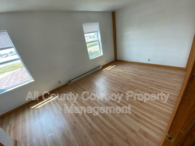Building Photo - 1557 W Jefferson St