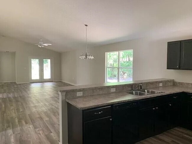 Building Photo - 1 BEDROOM FOR RENT: Master Bedroom W/ Priv...