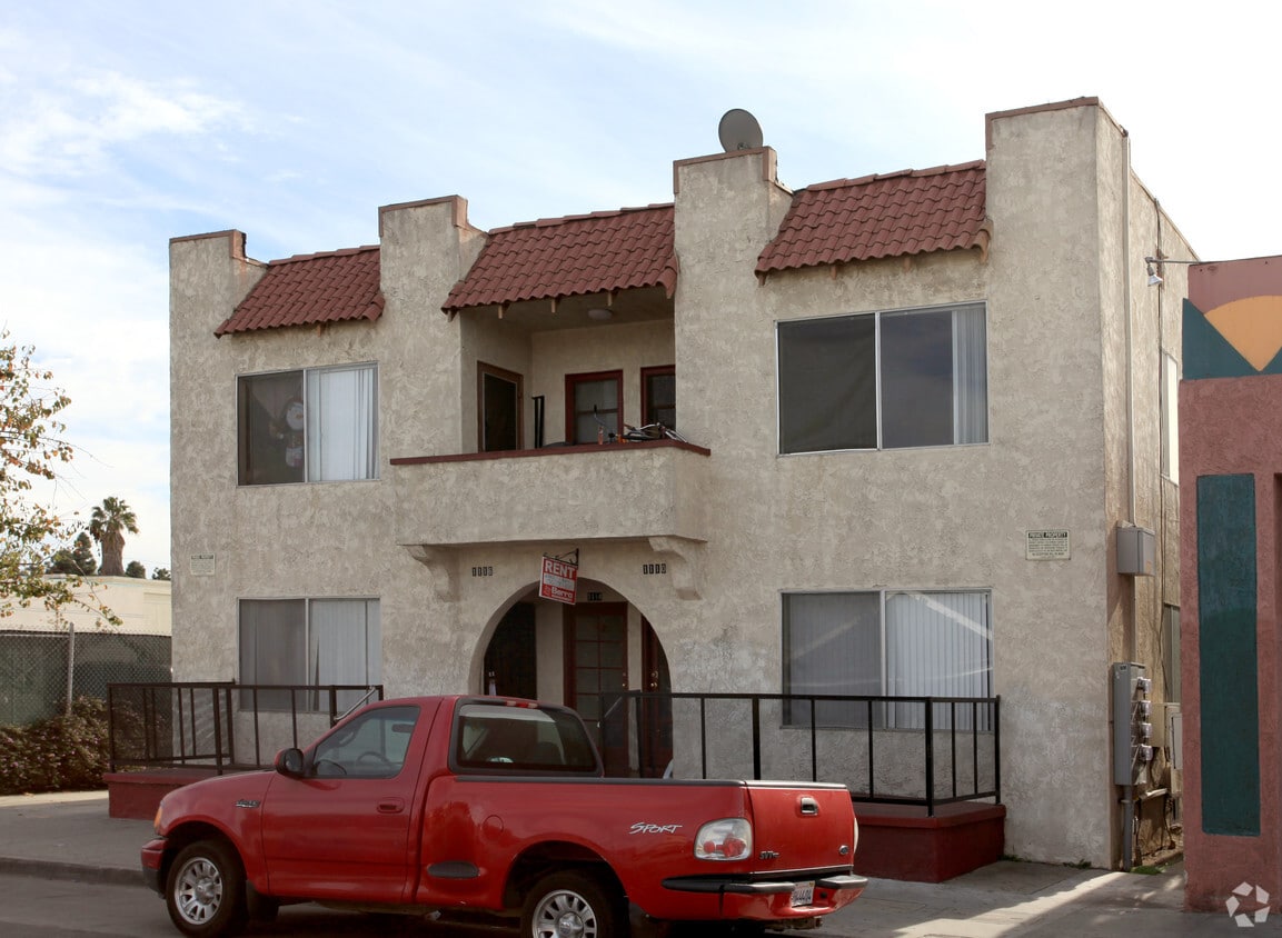 Building Photo - 1110 E 7th St