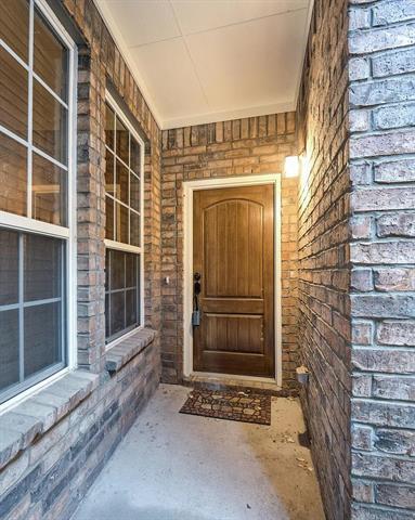 Foto del edificio - 5852 Clearwater Dr