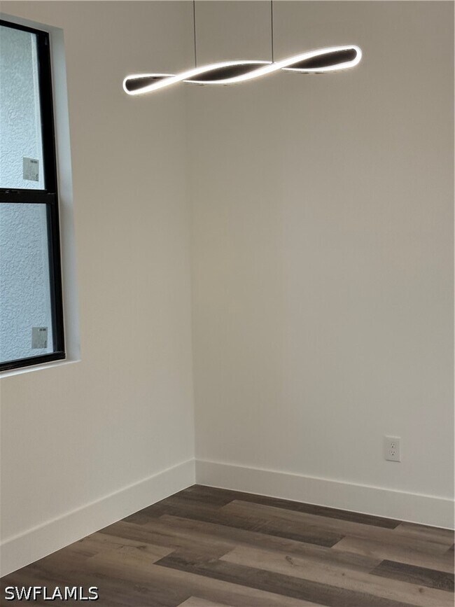 Foto del edificio - 836 Chapman Ave S