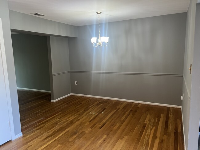Building Photo - 908 Silver Ct