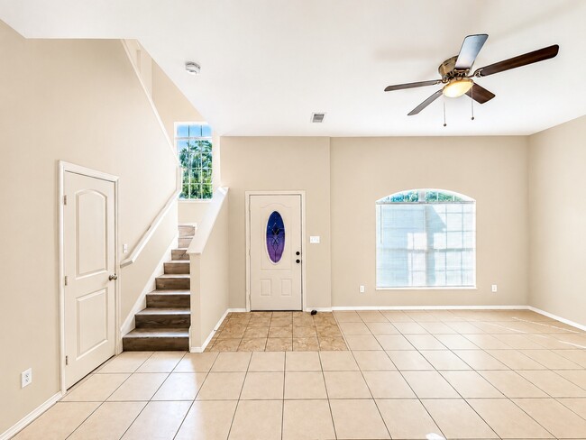 Foto del edificio - 9104 N Green River Dr