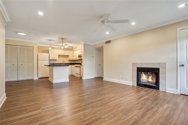 Foto del edificio - 370 Lake Placid Ct