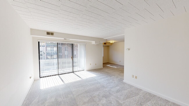 Building Photo - Greenhill Apartments