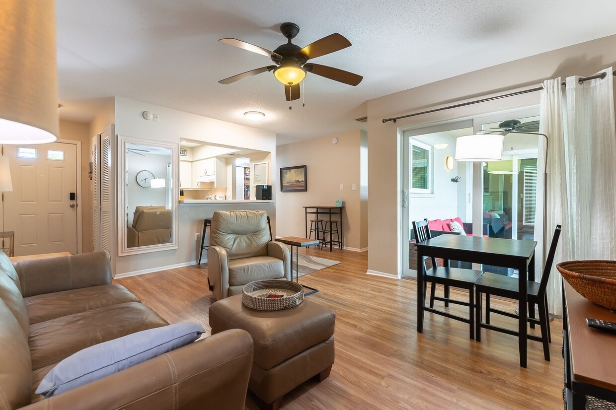 Primary Photo - Conveniently located, furnished, 2 Bed, 2 ...