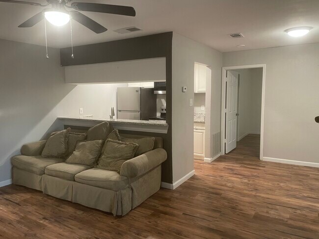 Foto del edificio - 821 W Harwood Rd