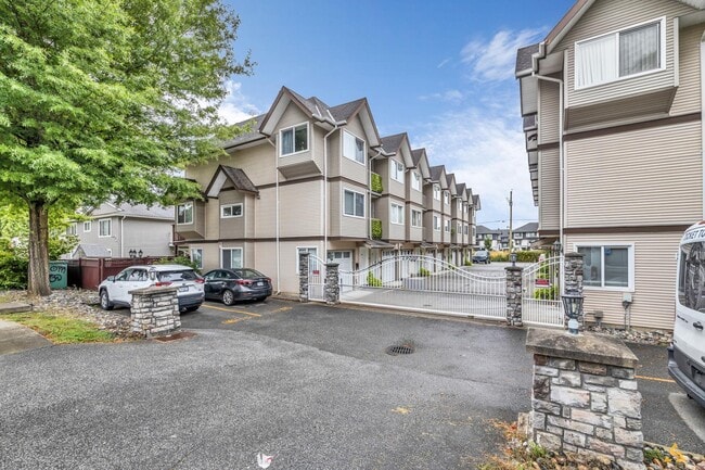 Building Photo - Family-Friendly Townhouse in the Heart of ...