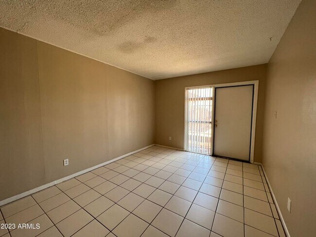 Foto del edificio - Apply Here https://realty480.appfolio.com/listings