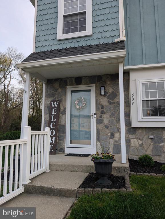 Foto del edificio - 609 Hartland Ct