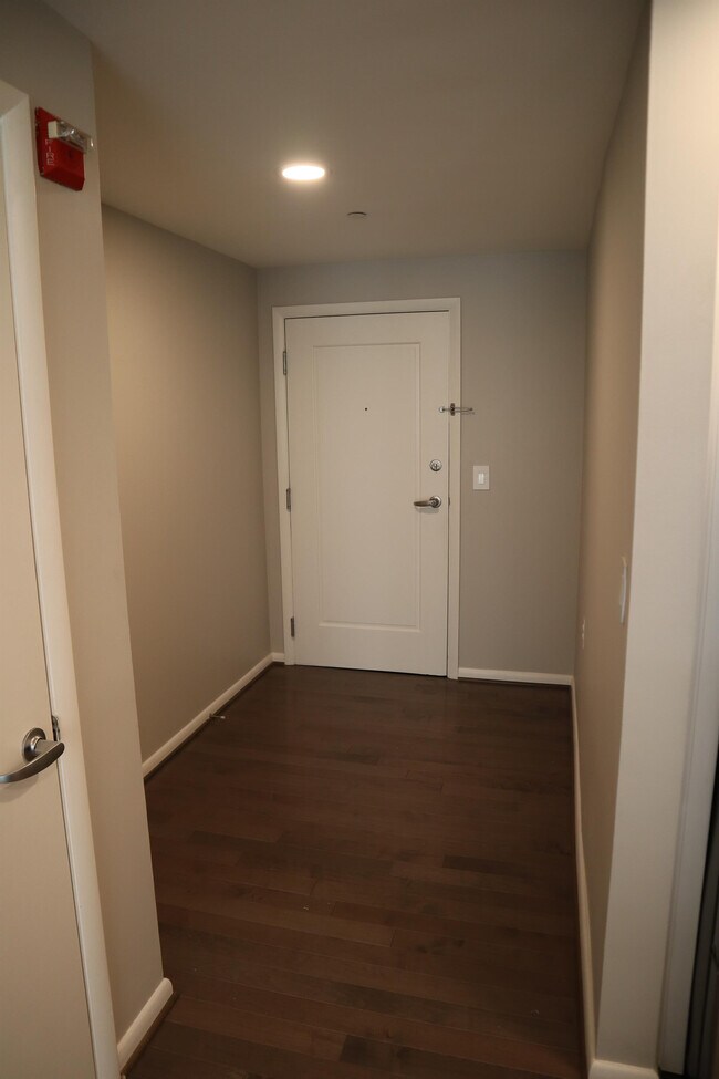 Foto del edificio - 350 G St SW