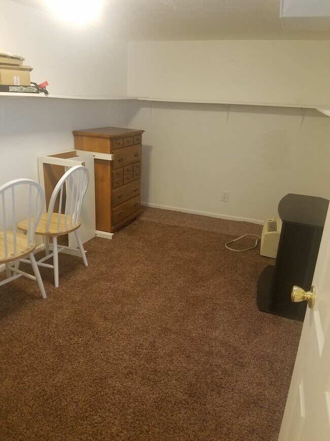 Building Photo - ALL INCLUSIVE DARLING 1 BED 1 BATH DUPLEX-...