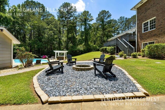 Building Photo - FURNISHED: Beautiful Large Private Estate ...