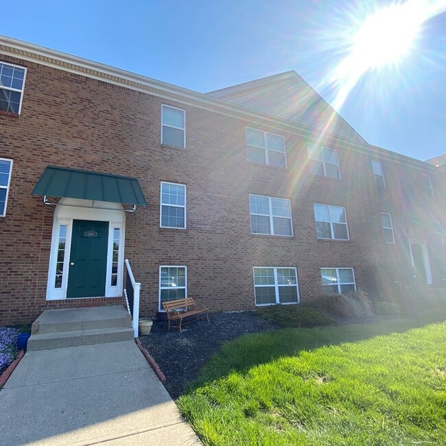 Building Photo - 225 Knollridge Ct