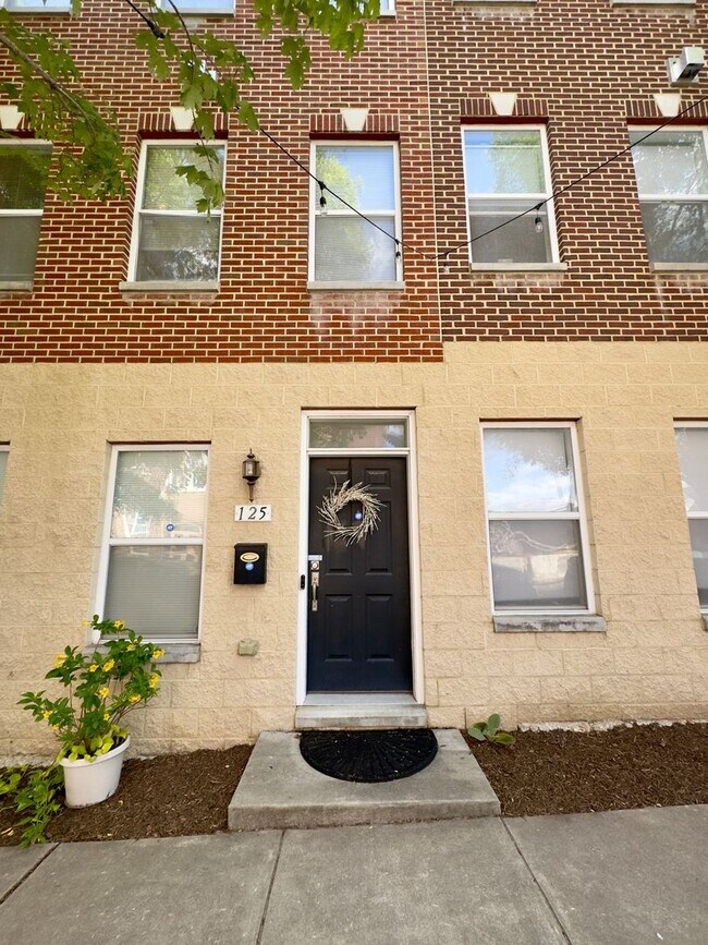 Foto del edificio - Charming 2 Bedroom/2 Bathroom Townhome near Patterson Park, Baltimore, MD!