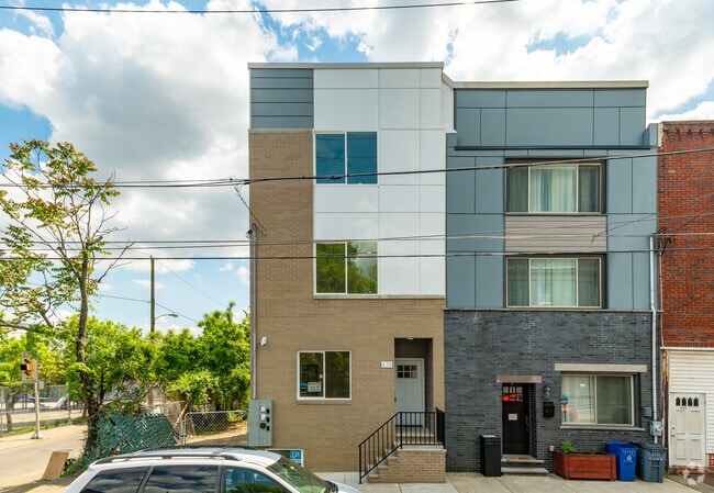 Building Photo - 438 W Susquehanna Ave