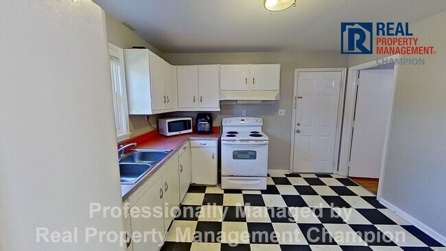 Building Photo - All Brick Ranch Style Home on Large Corner Lot