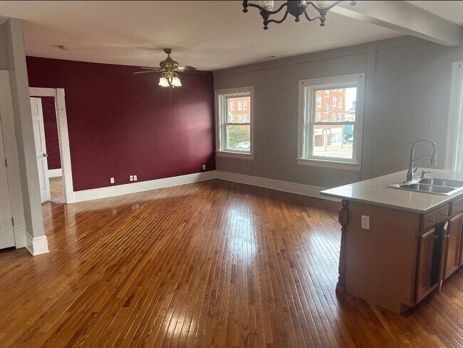 Foto del edificio - 1812 E 3rd St