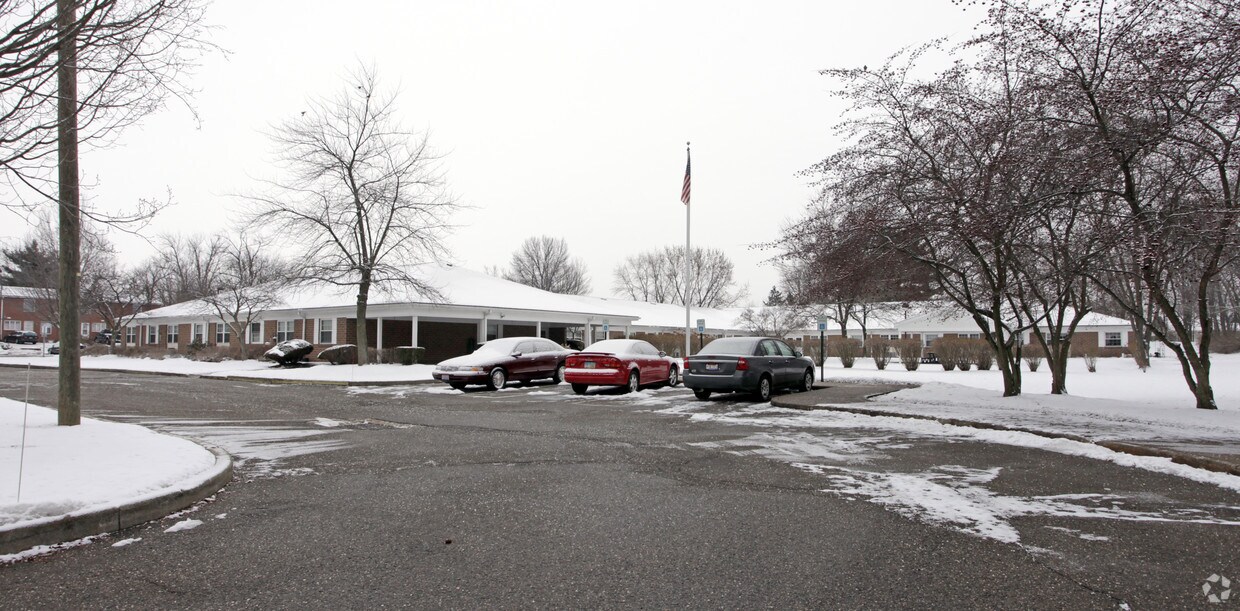 1328 E Main St, Louisville, OH 44641 Apartments in Louisville, OH