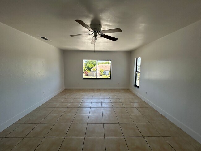 Foto del edificio - 4708 SE 5th Pl