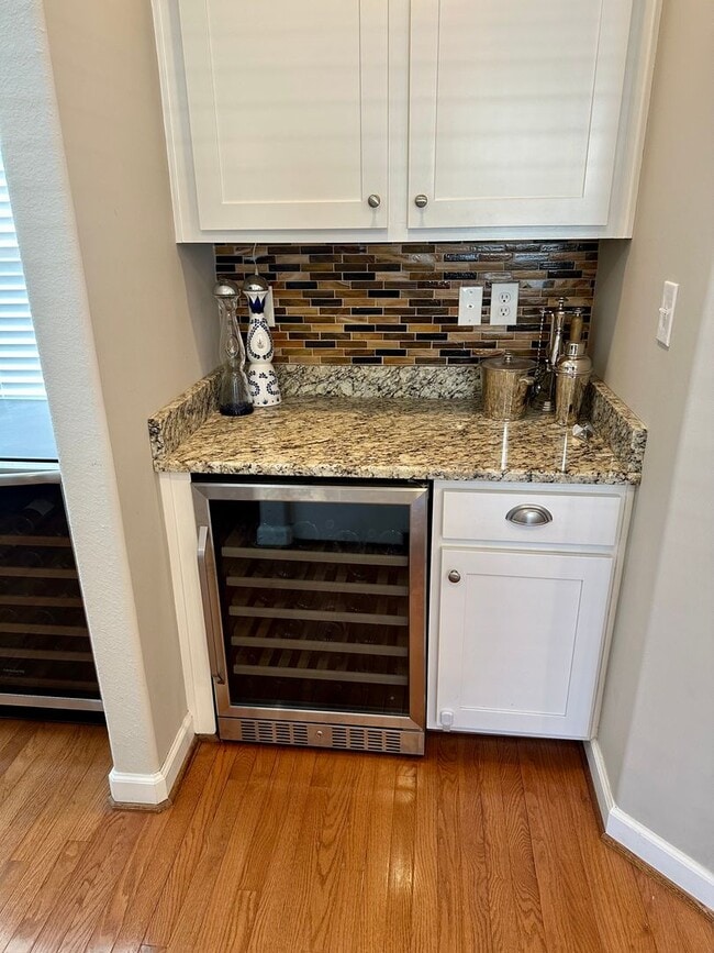 Building Photo - CHIC'S BEACH