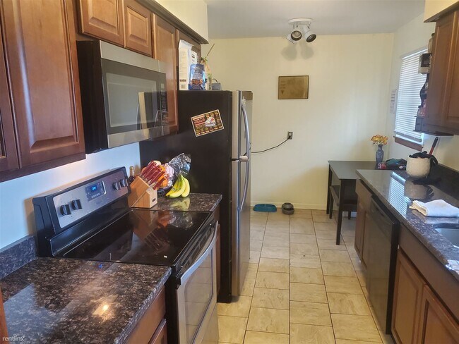 Building Photo - 3 br, 1.5 bath House - 2979 Verle