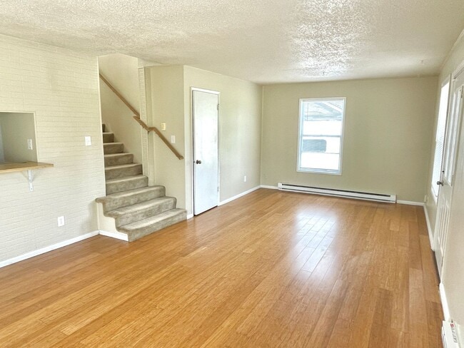 Building Photo - Vernon neighborhood Cape Cod style 3 bedro...
